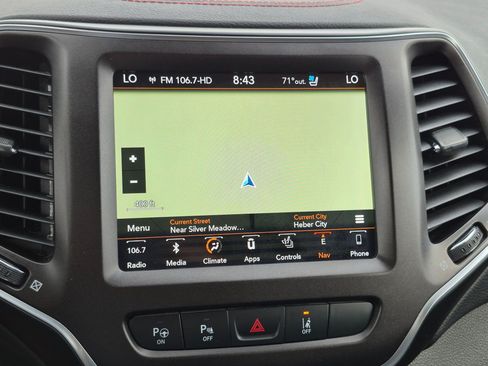Used 2019 Jeep Cherokee Trailhawk AWD/4WD image 24