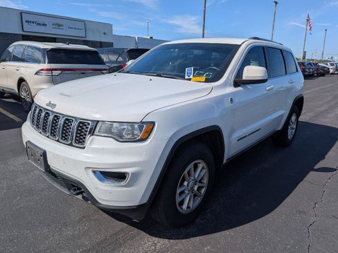 Used 2019 Jeep Grand Cherokee Laredo AWD/4WD image 4