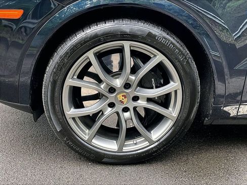 Certified 2023 Porsche Cayenne Turbo AWD/4WD image 14