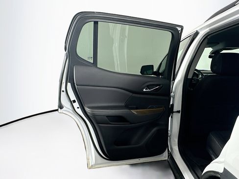 Used 2023 GMC Acadia SLE w/ Driver Convenience Package image 26