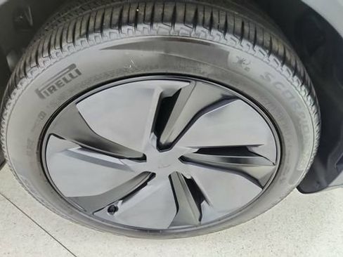 Used 2026 Tesla Model Y 2WD image 55