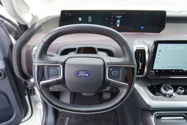 Used 2025 Ford Expedition Max Platinum w/ Platinum Ultimate Package AWD/4WD image 33