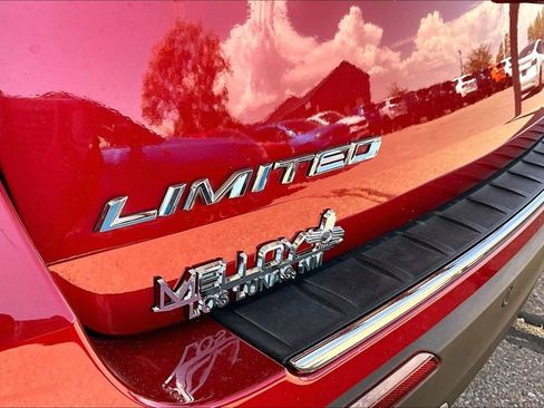 Used 2022 Ford Explorer Limited w/ Equipment Group 301A AWD/4WD image 23