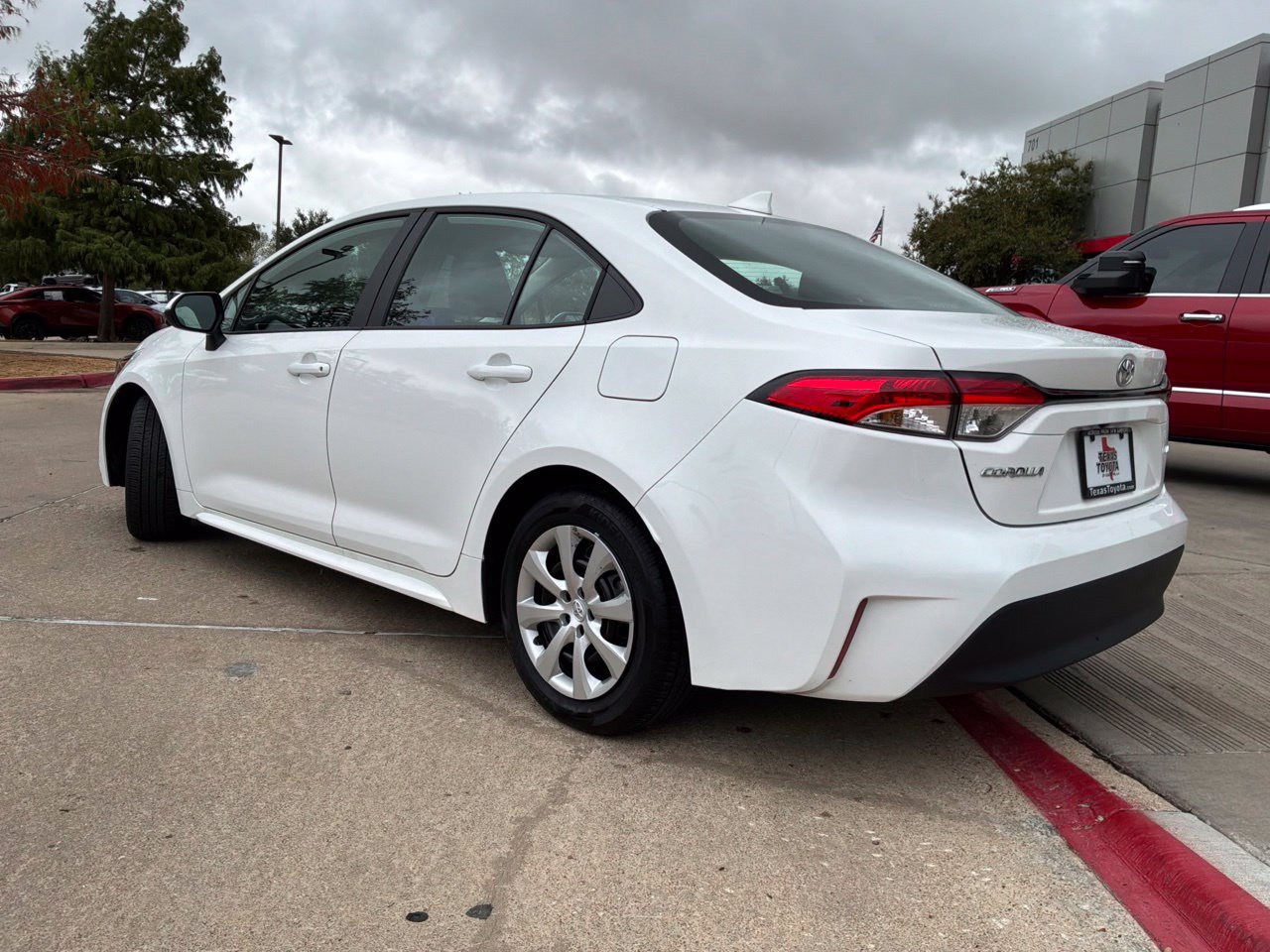 Used 2026 Toyota Corolla LE FWD image 8