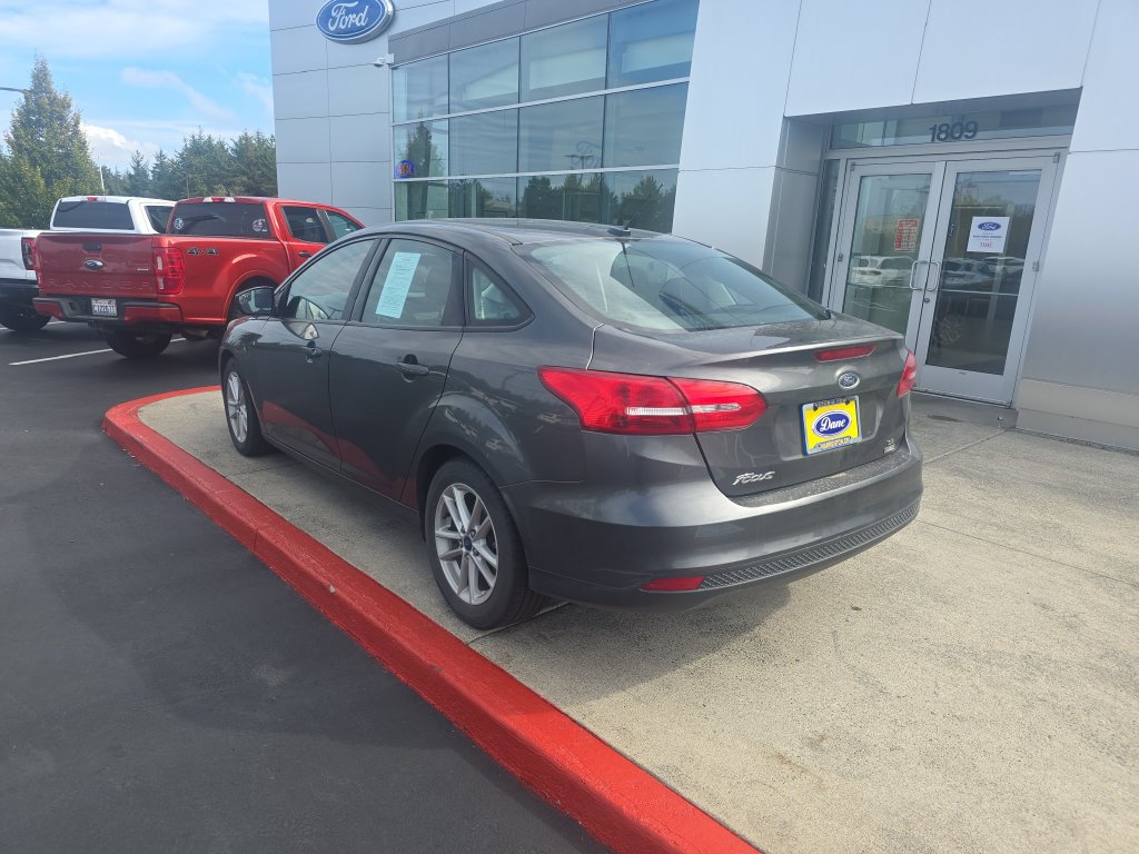 Used 2018 Ford Focus SE FWD image 2