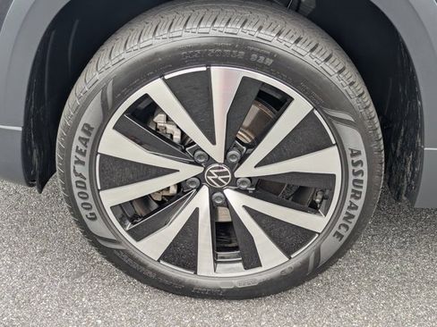 Used 2024 Volkswagen Taos SE image 11