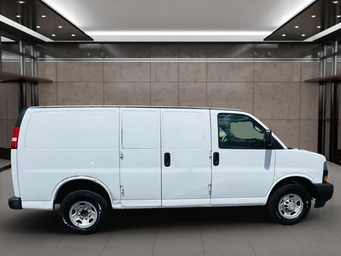 Used 2019 Chevrolet Express 2500 w/ Driver Convenience Package RWD image 2