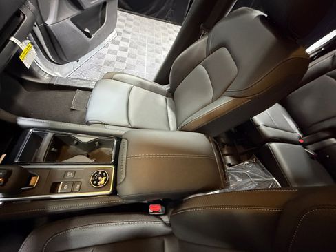 New 2026 Nissan Pathfinder SL image 15