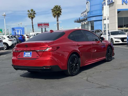 Used 2025 Toyota Camry SE w/ Convenience Package image 25