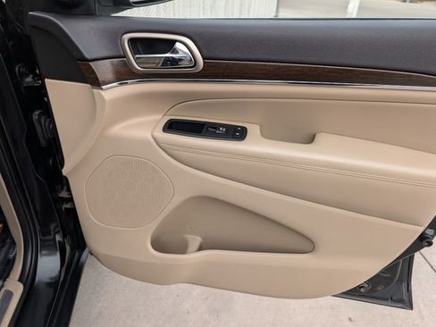 Used 2015 Jeep Grand Cherokee Limited w/ Trailer Tow Group IV image 32