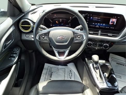Used 2025 Chevrolet Trax ACTIV w/ Sunroof Package FWD image 4