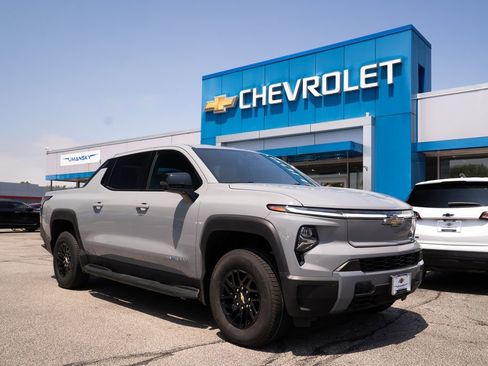 New 2025 Chevrolet Silverado EV LT image 1