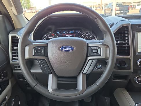 Used 2020 Ford Expedition XLT w/ Equipment Group 202A AWD/4WD image 19