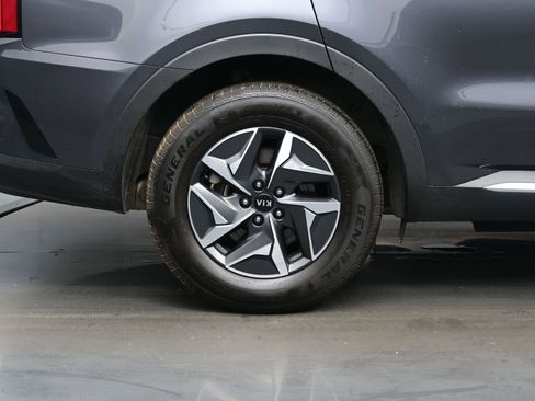 Used 2021 Kia Sorento S image 9