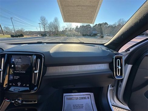 Used 2022 Volvo XC40 T5 Inscription w/ Climate Package image 16