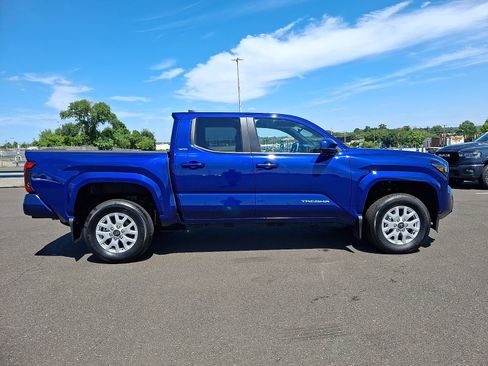 Used 2025 Toyota Tacoma SR5 AWD/4WD image 7