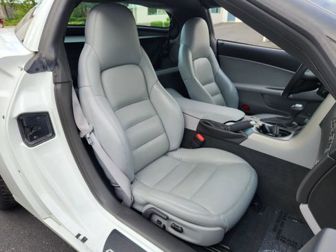 Used 2005 Chevrolet Corvette Coupe w/ Preferred Equipment Group RWD image 18