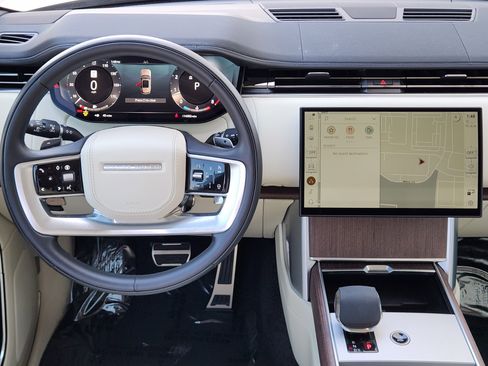 Used 2024 Land Rover Range Rover Long Wheelbase SE image 28