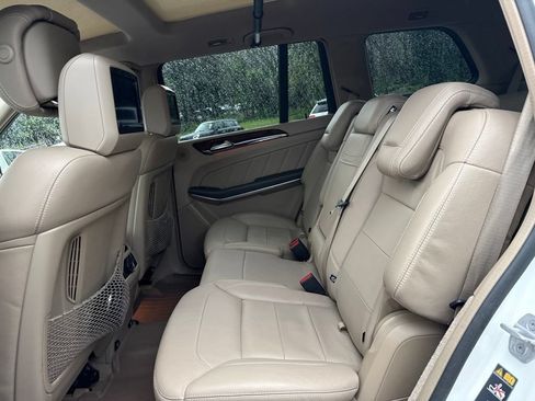 Used 2015 Mercedes-Benz GL 550 4MATIC image 6
