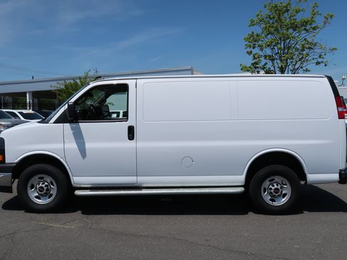 Used 2024 GMC Savana 2500 w/ Driver Convenience Package RWD image 8