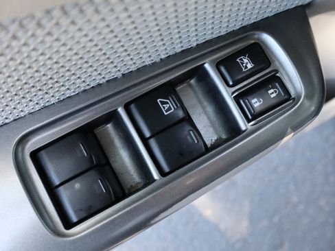 Used 2013 Subaru Forester 2.5X Premium w/ Popular Pkg 2 AWD/4WD image 27