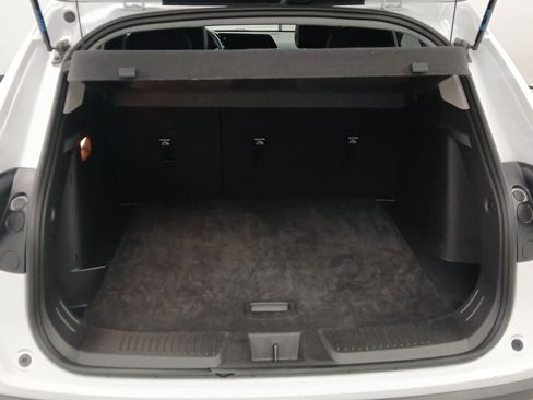 Used 2025 Chevrolet Trax LT w/ LT Convenience Package image 6