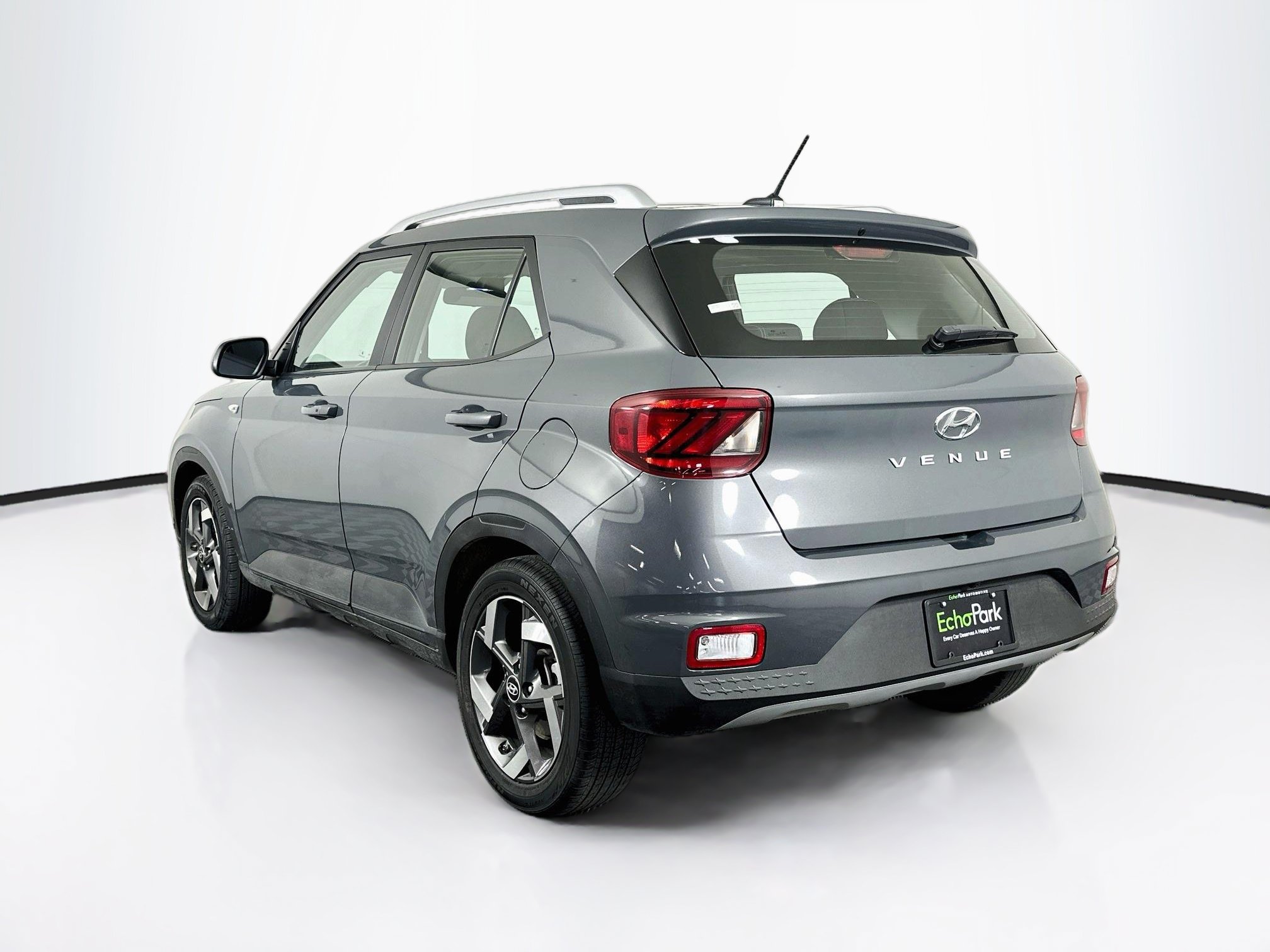 Used 2025 Hyundai Venue SEL FWD image 5
