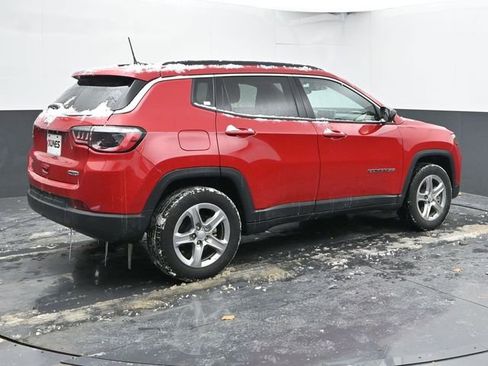 Used 2024 Jeep Compass Latitude image 11