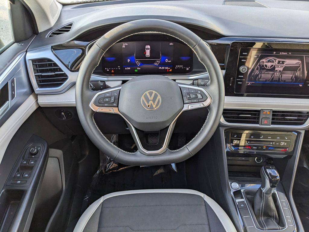 New 2026 Volkswagen Taos SE FWD image 12