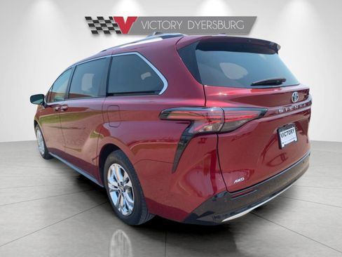 Used 2024 Toyota Sienna Platinum AWD/4WD image 6