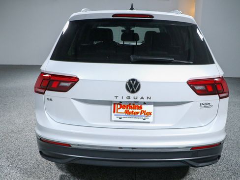 Used 2023 Volkswagen Tiguan SE w/ Panoramic Sunroof Package FWD image 8