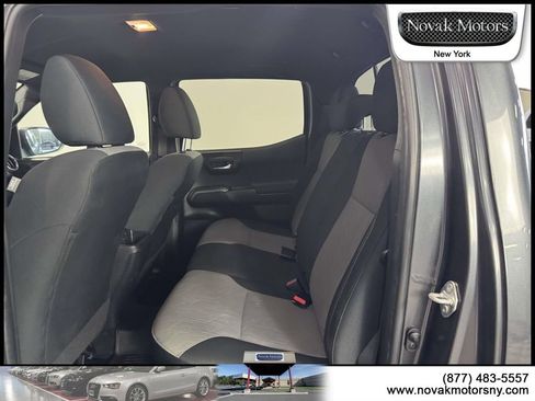 Used 2022 Toyota Tacoma TRD Off-Road AWD/4WD image 11