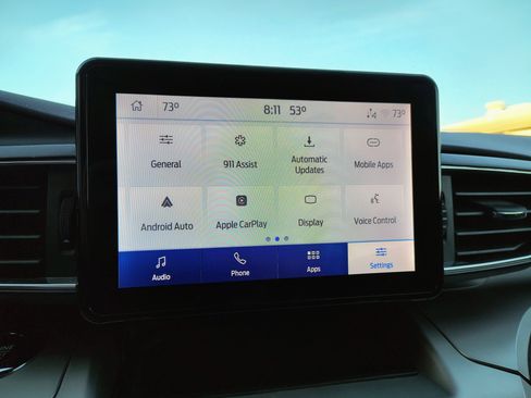 Used 2022 Ford Explorer XLT w/ Equipment Group 202A image 3