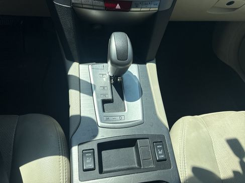 Used 2010 Subaru Legacy 2.5i Limited AWD/4WD image 8