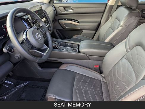 Used 2024 Nissan Pathfinder Platinum w/ Cargo Package image 14