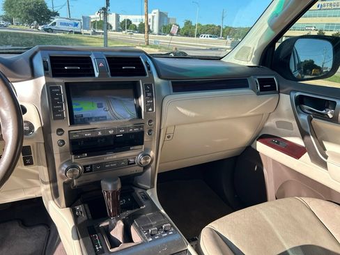 Used 2018 Lexus GX 460 Premium w/ Premium Package AWD/4WD image 16