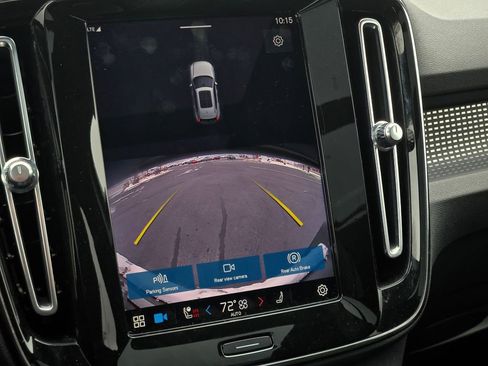 Used 2023 Volvo XC40 B5 Plus w/ Climate Package image 17