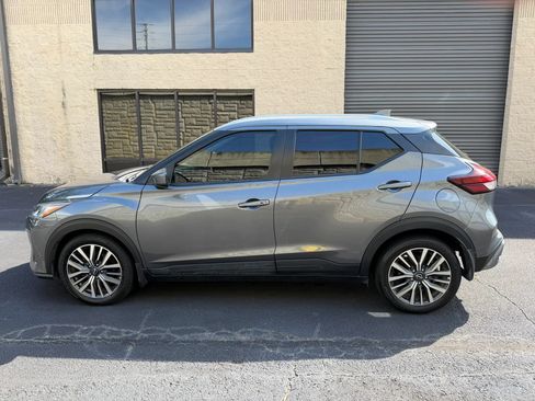 Used 2023 Nissan Kicks SV FWD image 3