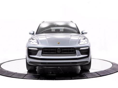Certified 2026 Porsche Macan AWD/4WD image 10