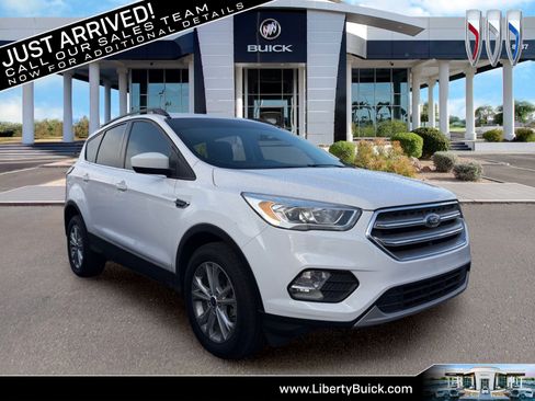Used 2017 Ford Escape SE w/ Equipment Group 201A FWD image 1