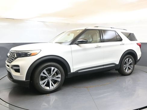 Used 2020 Ford Explorer Platinum w/ Premium Technology Package AWD/4WD image 2