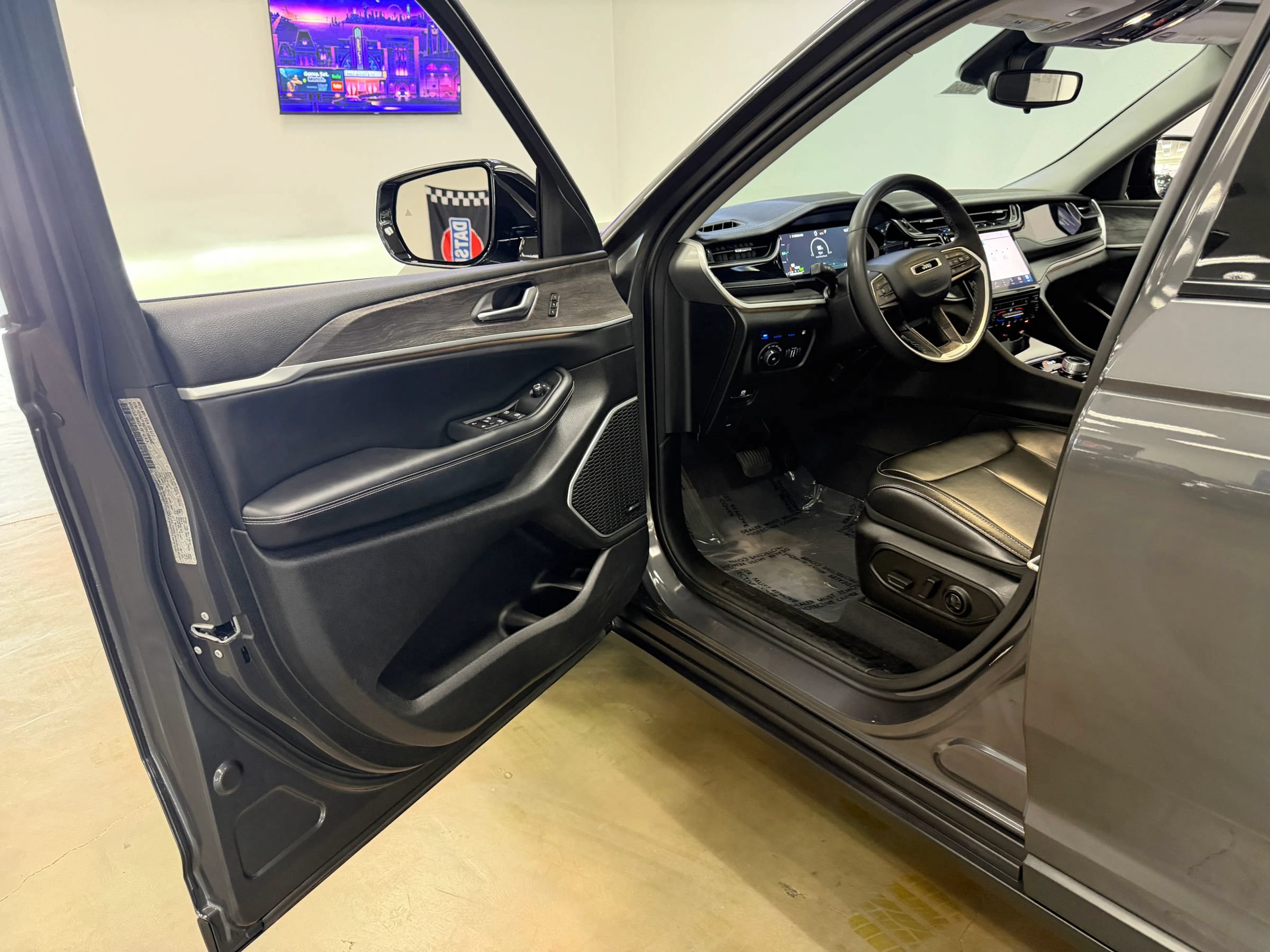 Used 2023 Jeep Grand Cherokee 4WD 4xe image 14
