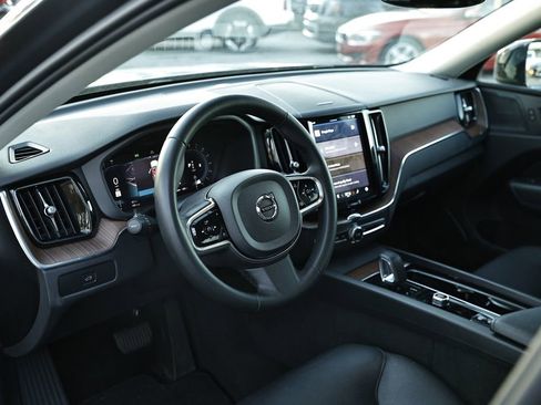Used 2024 Volvo XC60 B5 Plus image 10