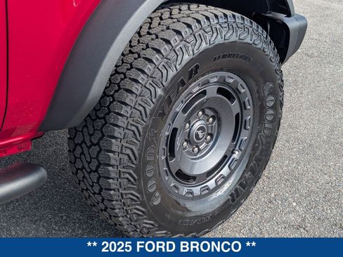 Certified 2025 Ford Bronco Badlands image 12