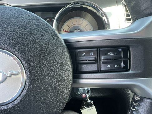 Used 2010 Ford Mustang GT Premium image 13