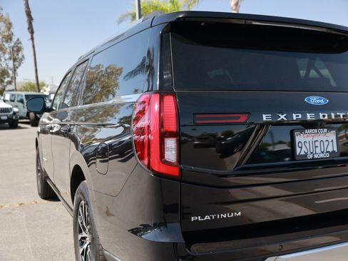 Used 2025 Ford Expedition Max Platinum AWD/4WD image 13