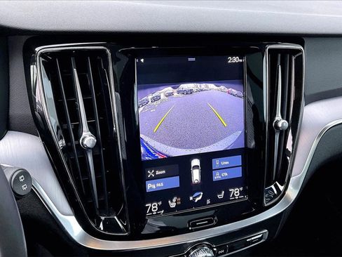 Used 2020 Volvo V60 T5 Cross Country image 13