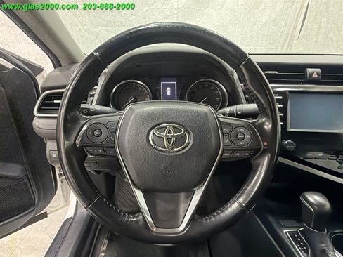 Used 2019 Toyota Camry SE FWD image 4