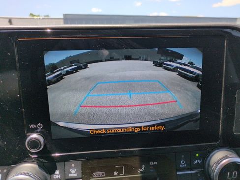 Used 2023 Toyota Highlander XLE AWD/4WD image 21