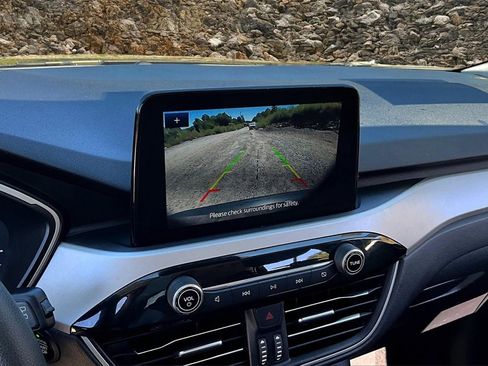 Used 2022 Ford Escape SE image 20